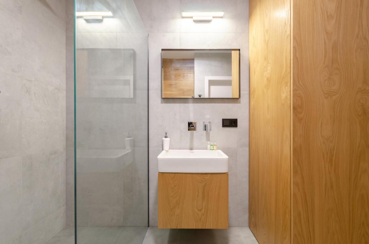 Petrovdom 12-95 Loft Apartments At Rc Kvartet, 16Г Vasyl Lypkivskyi Street Kijev Kültér fotó